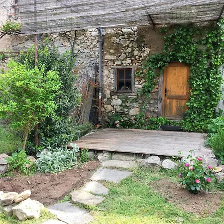 Casa de Férias Avec Vue Sur La Montagne à Puivert. *