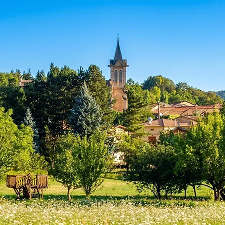 Avec Vue Sur La Montagne A Puivert. *